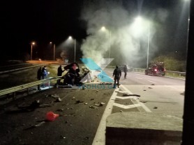 FOTO // Un șofer moldovean a făcut prăpăd pe o autostradă din Grecia: 7 morți și alți 8 răniți, după o urmărire cu poliția
